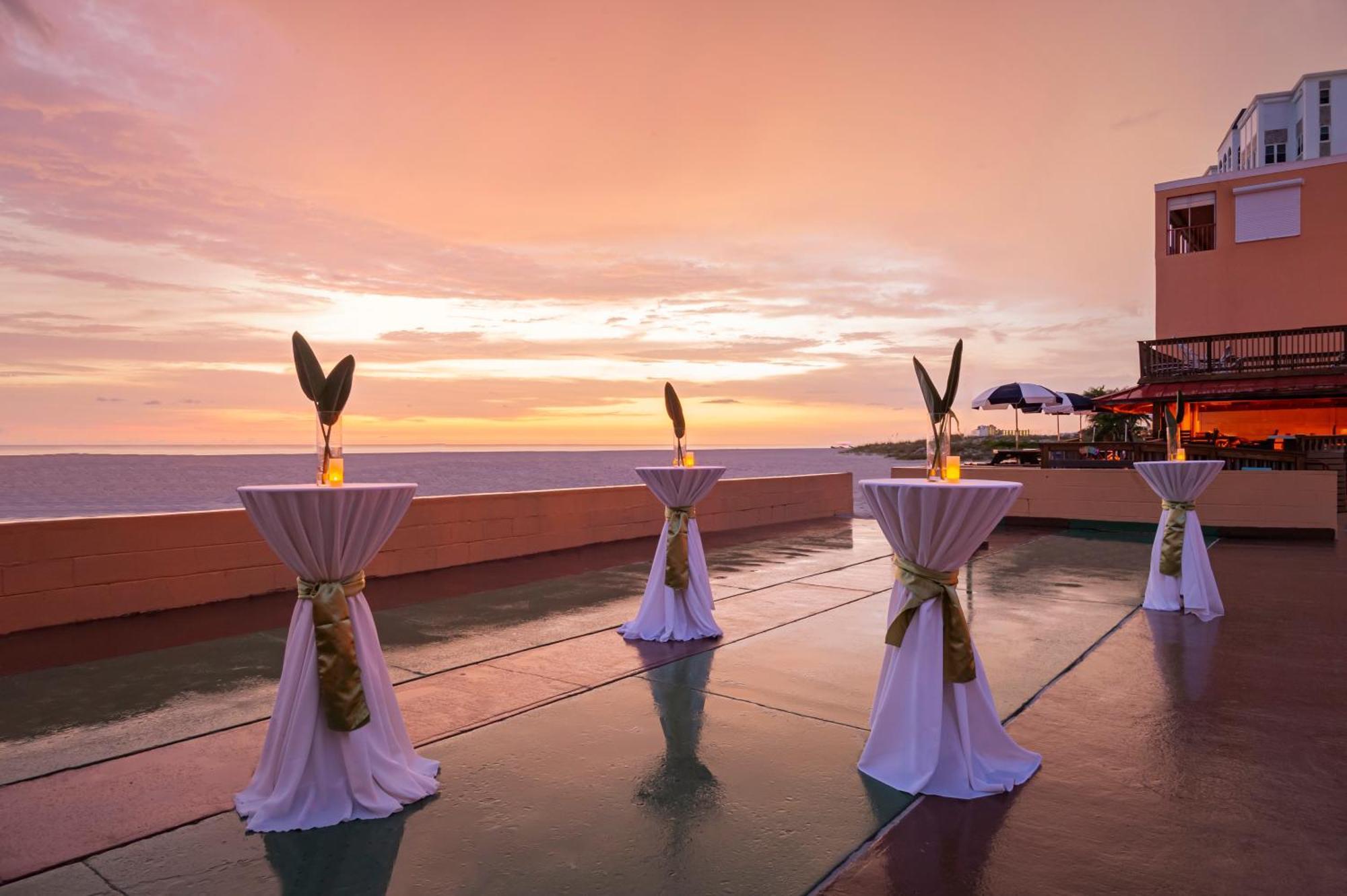 Dolphin Beach Resort St. Pete Beach Esterno foto