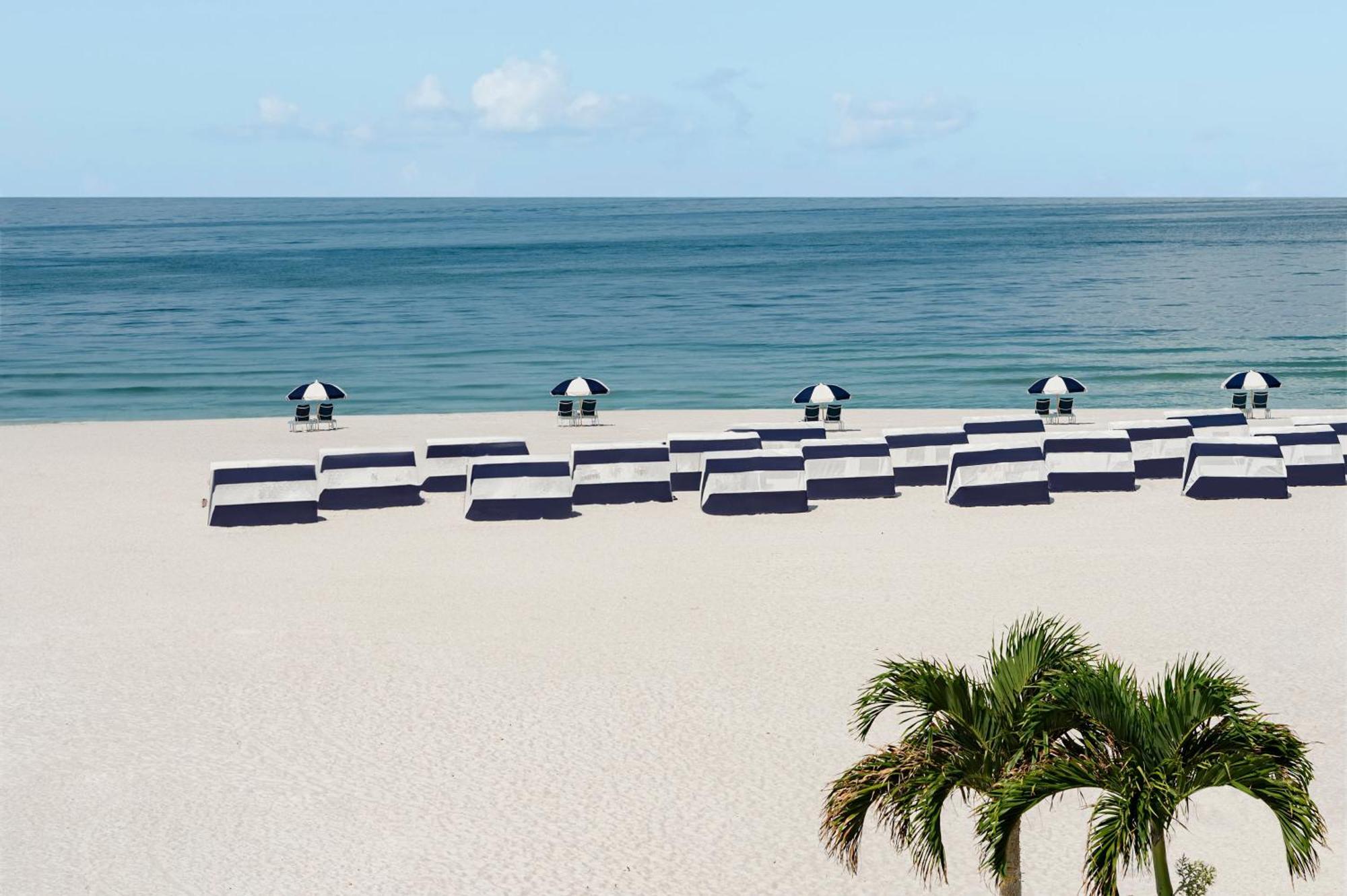 Dolphin Beach Resort St. Pete Beach Esterno foto